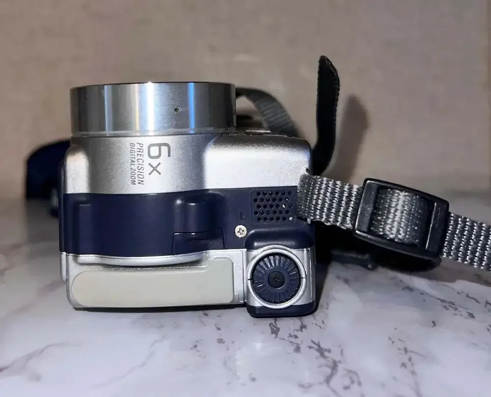Sony Cyber-shot DSC-S70 3.3MP Digital Camera with 64MB Memory Stick & Battery